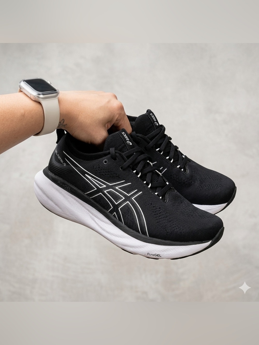 Asics Black and White Performance Running Shoes Women’s Nimbus 25 Size 9